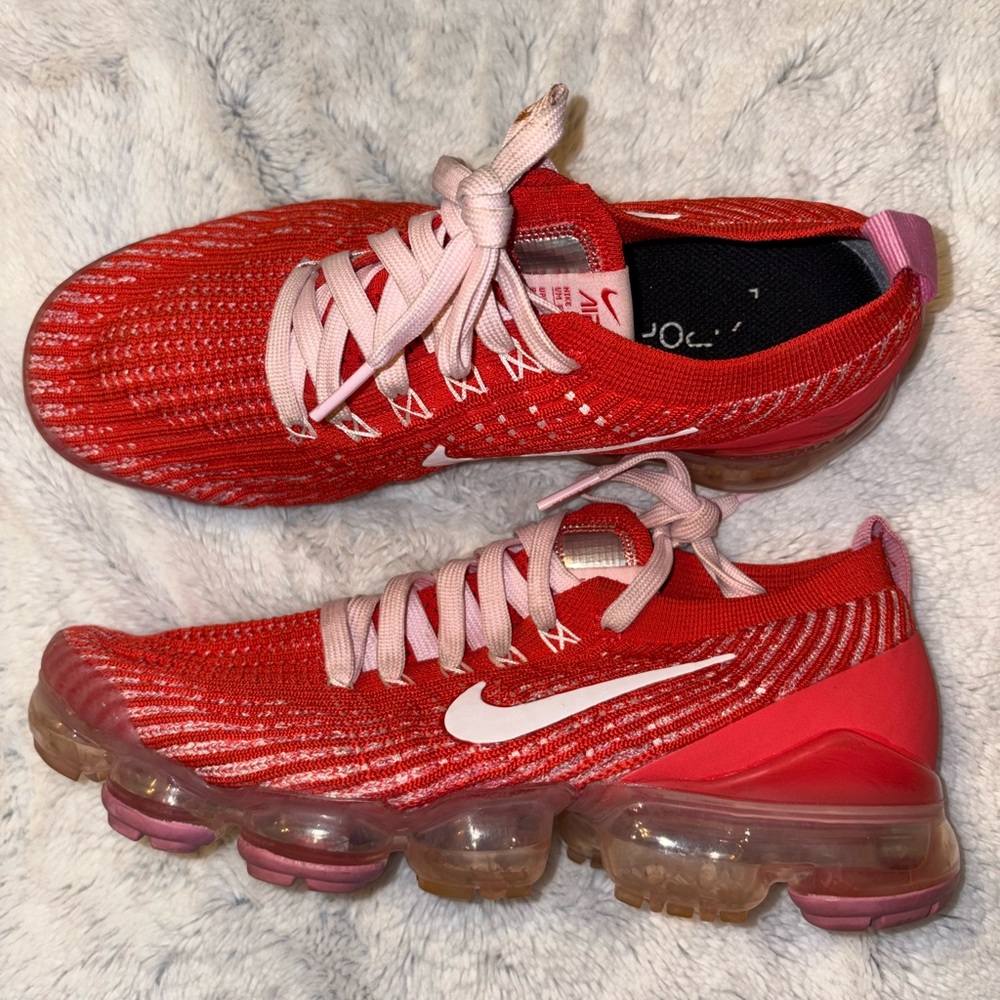 Nike Women's Red and Pink Athletic Shoes